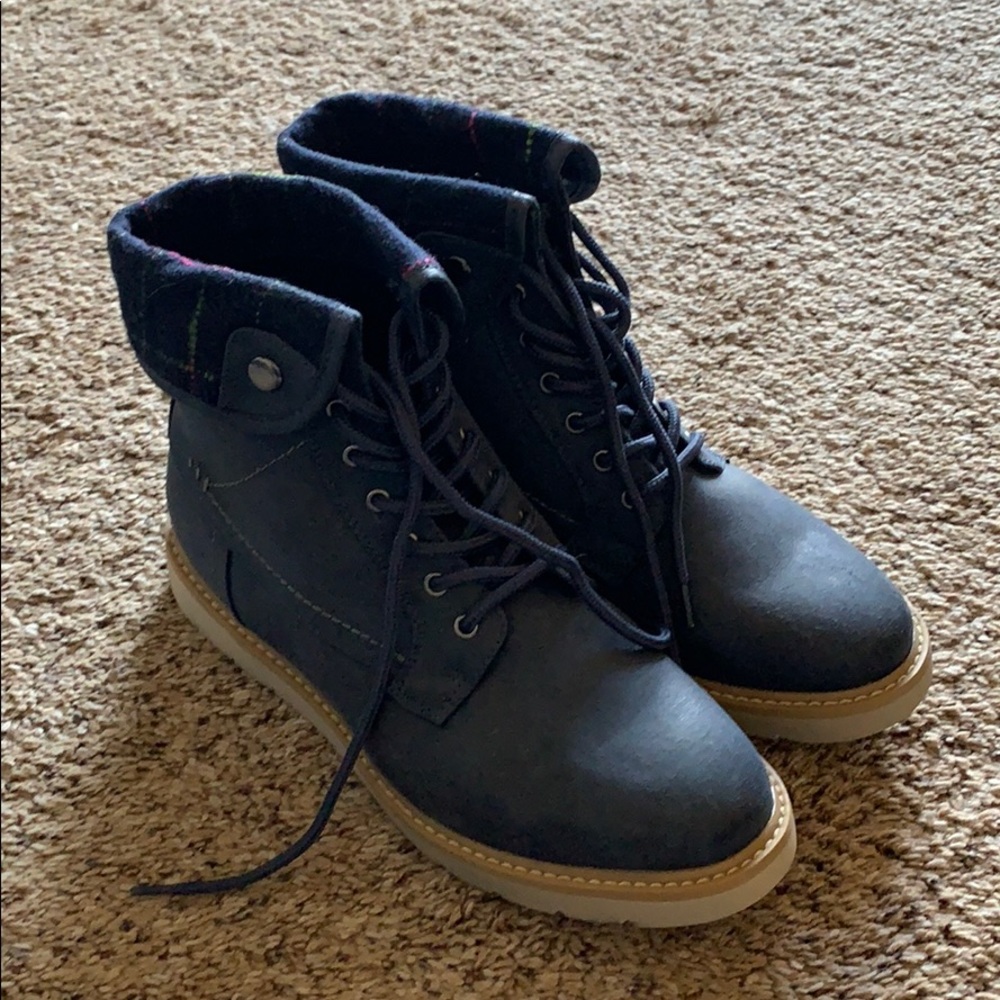 Cute booties, never worn